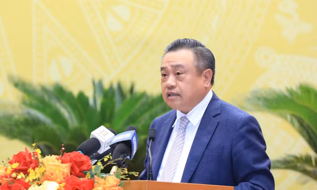 Chủ tịch thành phố Hà Nội: Xem xét hỗ trợ, giảm giá cho người dân đổi xe máy điện