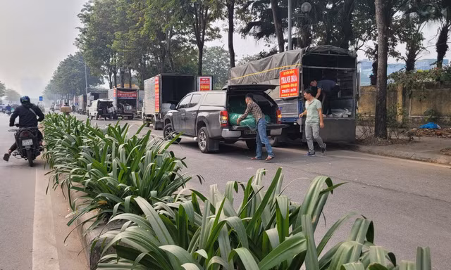 Vì sao đại lộ Chu Văn An biến thành bãi đỗ xe tự phát?