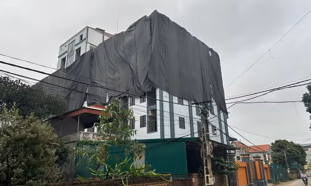 Hà Nội: Hoàn thành 'cắt ngọn' chung cư mini 'xây chui' trăm căn hộ