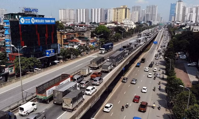 'Đi điền vào chỗ trống' là nguyên nhân ùn tắc giao thông kéo dài