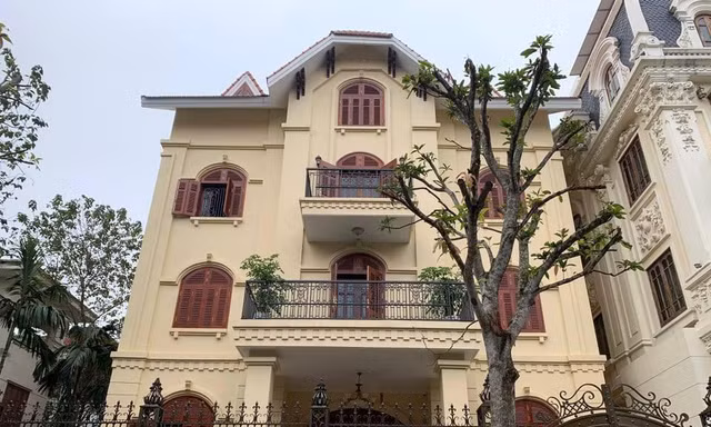 Công trình biệt thự số 9 lô B (khu 5,2 ha phường Yên Hòa, quận Cầu Giấy, Hà Nội) có nhiều vi phạm.