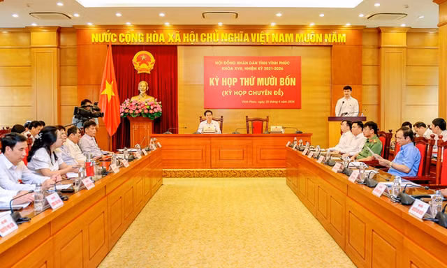 Bãi nhiệm chức vụ Chủ tịch HĐND và Chủ tịch UBND tỉnh Vĩnh Phúc