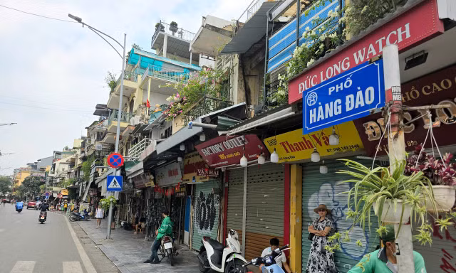 Đằng sau việc phố kinh doanh sầm uất ở Hà Nội vắng tanh vắng ngắt
