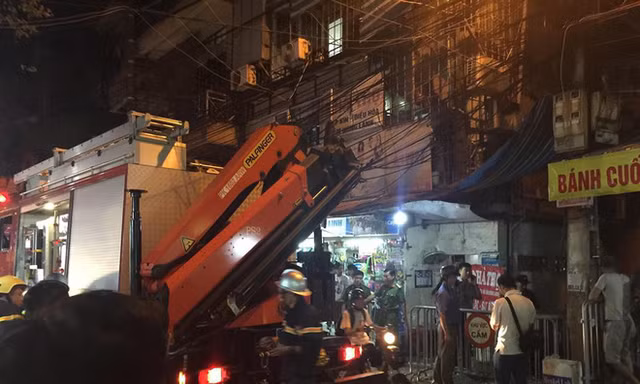 Vụ cháy trên đường Đê La Thành, Hà Nội khiến 2 người tử vong