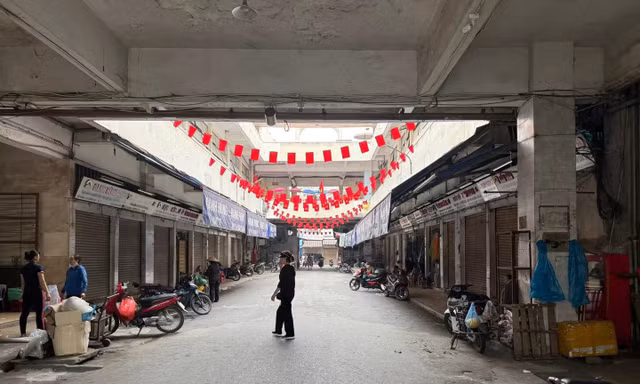 Hàng loạt hộ kinh doanh ở chợ Đồng Xuân đóng cửa: Lộ lý do bất ngờ