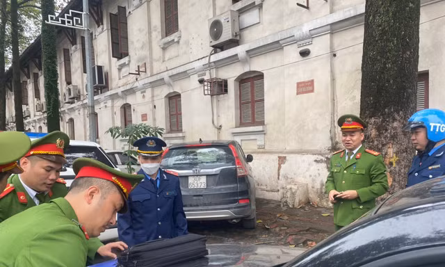 Vỉa hè Hà Nội sạch bóng ô tô: Người dân bất ngờ
