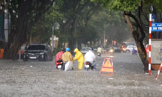 Hà Nội vẫn còn nhiều nơi "phố thành sông" khi mùa mưa sắp đến