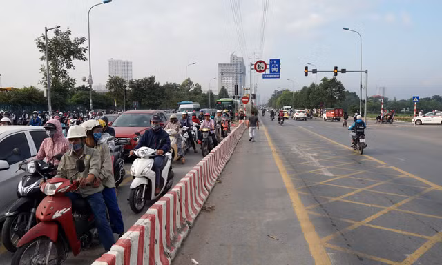 Tuyến đường Tố Hữu thường xuyên ùn tắc vào các khung giờ. Ảnh minh họa