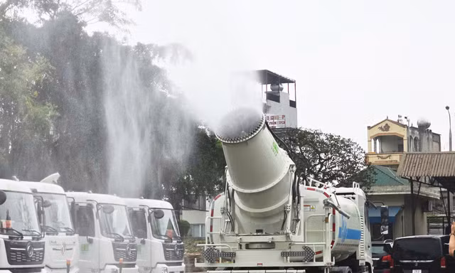 Cận cảnh 'pháo xa sương mù' dập bụi mịn lần đầu tiên chạy thử ở Việt Nam