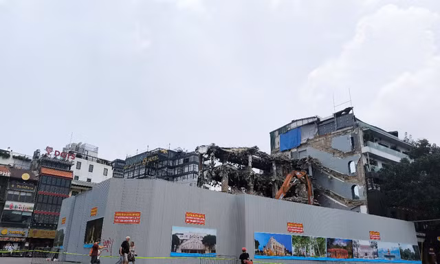 Hoàn thành phá dỡ tòa nhà Hàm cá mập trong 5 ngày tới