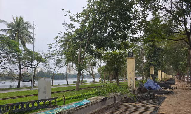 Hà Nội hạ rào công viên Thống Nhất mặt đường Lê Duẩn