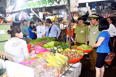 Hà Nội đưa tên người chết vào Ban chỉ đạo An toàn thực phẩm