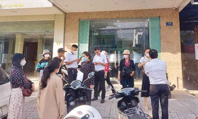 Quảng Nam: Người dân đòi quyền lợi sau khi mua bảo hiểm 