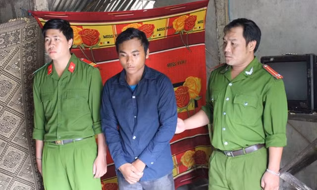 Công an huyện Hướng Hóa bắt tạm giam đối tượng Xoang vì hành vi hiếp dâm trẻ em.