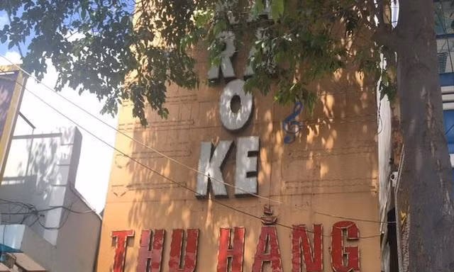 Tin mới vụ 2 nữ tiếp viên khỏa thân phục vụ khách hát karaoke