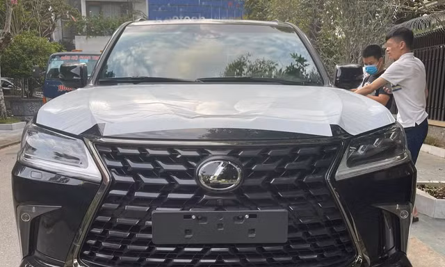  Siêu xe biếu tặng được giao dịch thường xuyên, nhưng cơ quan thuế dường như không hay biết