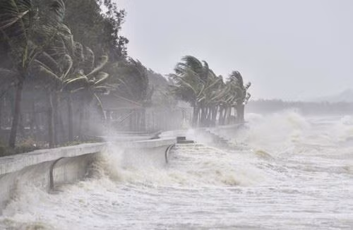 Bão số 2 cách đất liền Hải Phòng, Nghệ An 130km, gió giật cấp 10
