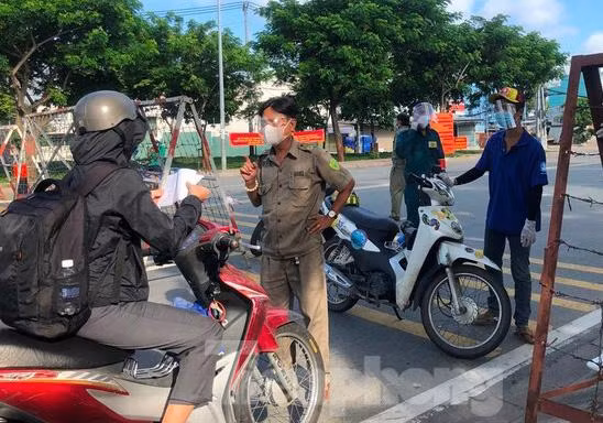 Người dân bỡ ngỡ trong ngày đầu chốt chặn phòng dịch COVID-19
