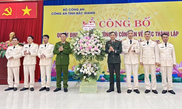 Công bố quyết định của Bộ trưởng Bộ Công an về thành lập Công an thị xã Việt Yên