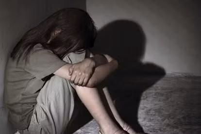Bị phát hiện sàm sỡ bé gái, gã đàn ông chém 5 người trọng thương