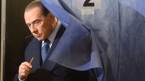 Berlusconi bán AC Milan cho người Trung Quốc