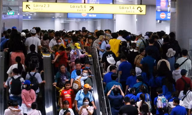 Gần 3 tháng vận hành, metro số 1 TPHCM cán mốc hơn 5,3 triệu khách 