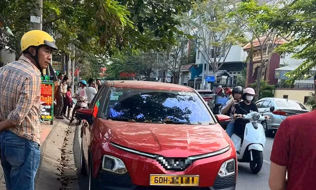 Tài xế tử vong trong ô tô đậu ven đường