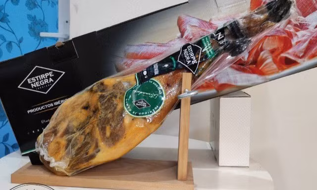 Vì sao đùi heo muối Iberico đắt nhưng vẫn được chọn mua dịp Tết?