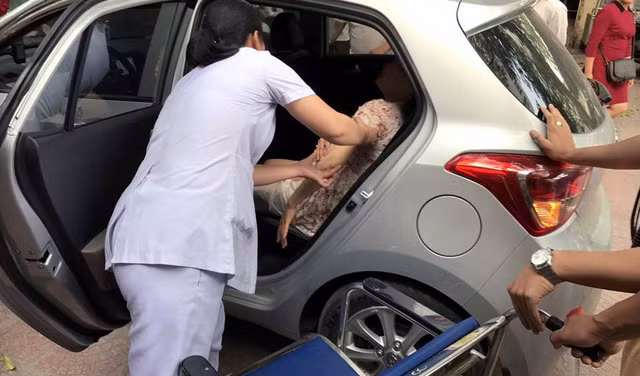 Sản phụ Nguyễn Phương Mai sinh con ngay trên xe ô tô. 