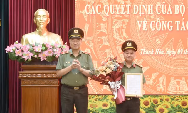 Công bố quyết định của Bộ trưởng Bộ Công an về công tác cán bộ
