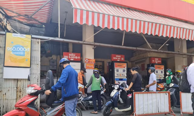 Điều chỉnh giá xăng dầu theo ngày có khả thi?