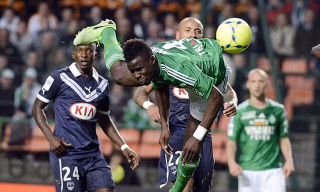 Zouma chuẩn bị gia nhập Chelsea.