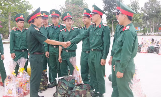 Bộ Quốc phòng sẽ đề xuất sửa mức trợ cấp với hạ sĩ quan, binh sĩ xuất ngũ vào thời điểm phù hợp