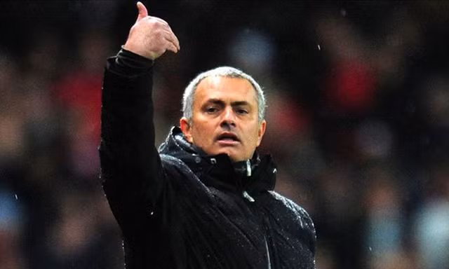 Mourinho phải phẫu thuật khẩn cấp