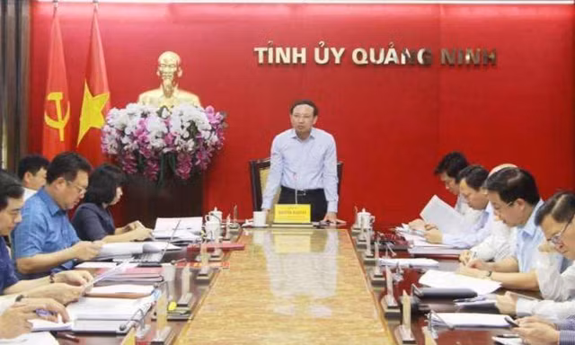 Khuyến khích cán bộ bị kỷ luật, uy tín giảm sút xin từ chức