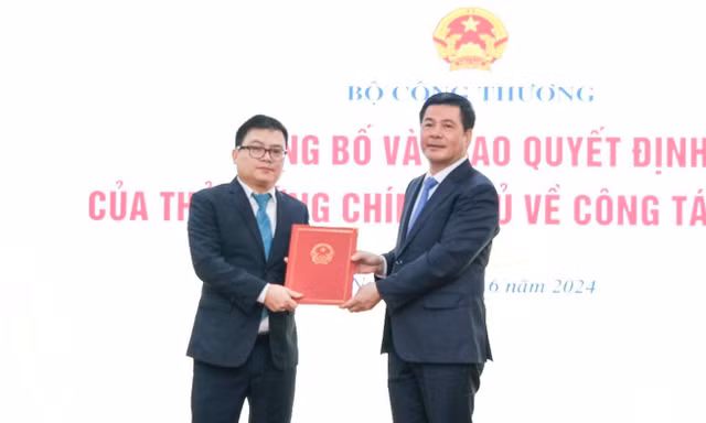 Thủ tướng bổ nhiệm 2 Thứ trưởng, Phó Chủ tịch Hội đồng tiền lương quốc gia