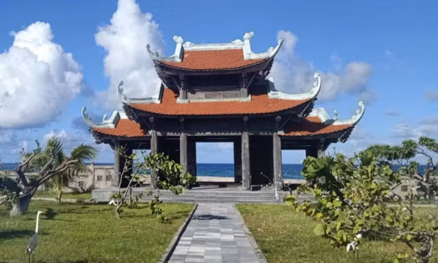 Những ngôi chùa thiêng ở Trường Sa