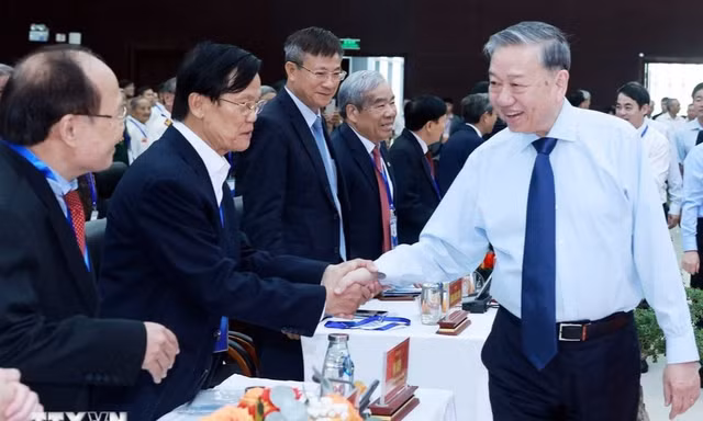 Tổng Bí thư Tô Lâm gặp mặt cán bộ lão thành cách mạng, người có công tiêu biểu