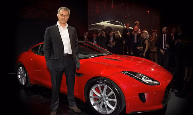 Hãng Jaguar đã tặng Mourinho một chiếc Jaguar F-TYPE Coupé vừa ra lò