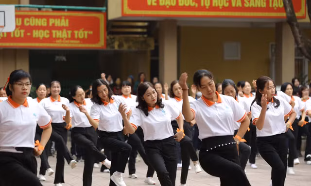 Hơn 200 người đồng diễn hưởng ứng tháng hành động vì bình đẳng giới