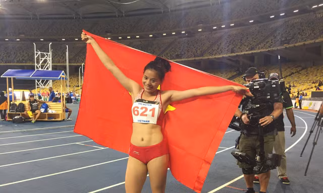 Vượt sóng gió, 'nữ hoàng điền kinh" Việt phá kỷ lục SEA Games