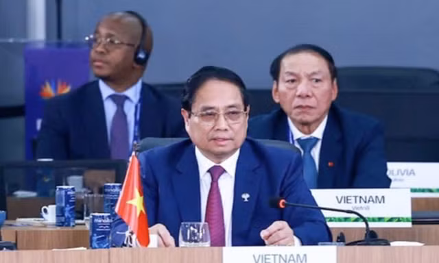 Thủ tướng nêu 3 đề xuất quan trọng tại Phiên thảo luận cấp cao BRICS mở rộng