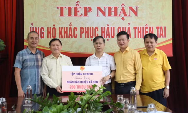 Tập đoàn Cienco4 ủng hộ người dân vùng lũ Kỳ Sơn 200 triệu đồng