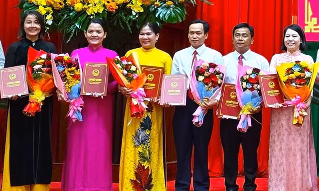 Vĩnh Long có 5 nữ giám đốc sở sau hợp nhất