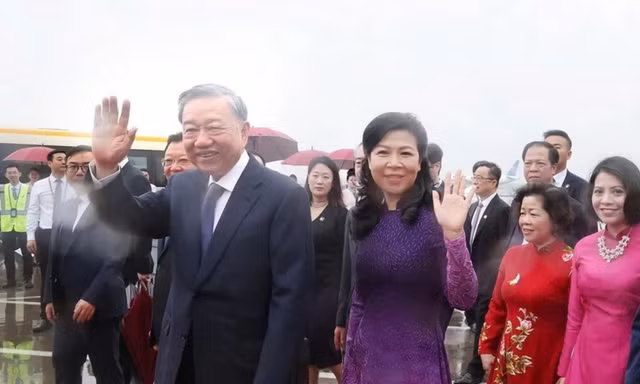 Tổng Bí thư, Chủ tịch nước Tô Lâm và Phu nhân bắt đầu chuyến thăm Trung Quốc 
