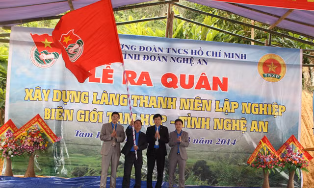 Ra quân xây dựng Làng thanh niên lập nghiệp nơi biên giới