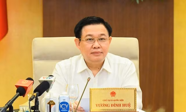 Chủ tịch Quốc hội Vương Đình Huệ phát biểu tại phiên họp Uỷ ban Thường vụ