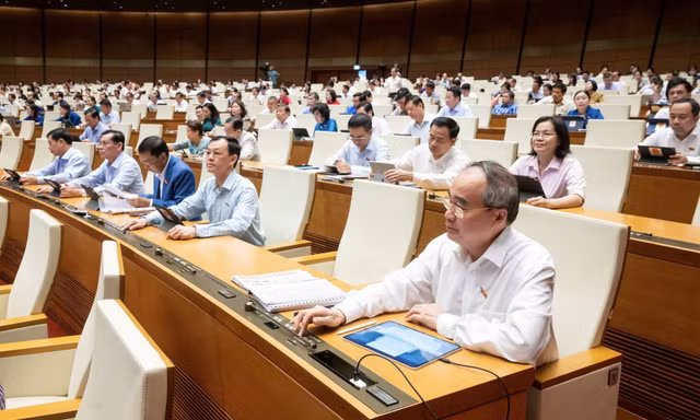 Công chức, viên chức không được thành lập, góp vốn và quản lý doanh nghiệp
