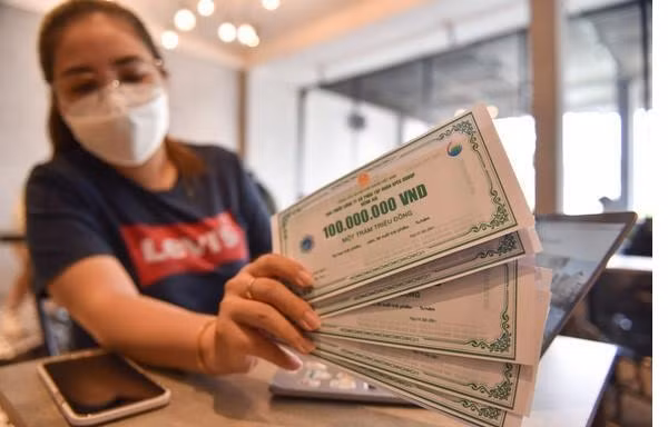 Trái phiếu doanh nghiệp: Nhà đầu tư muốn thoát hàng, DN hoãn binh