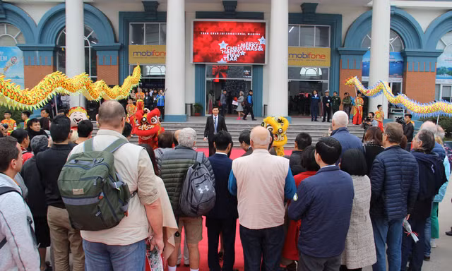 Hơn 15.000 khách quốc tế đến vịnh Hạ Long ngày đầu năm